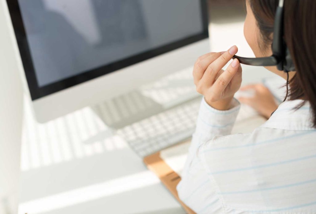 Support agent answering service call